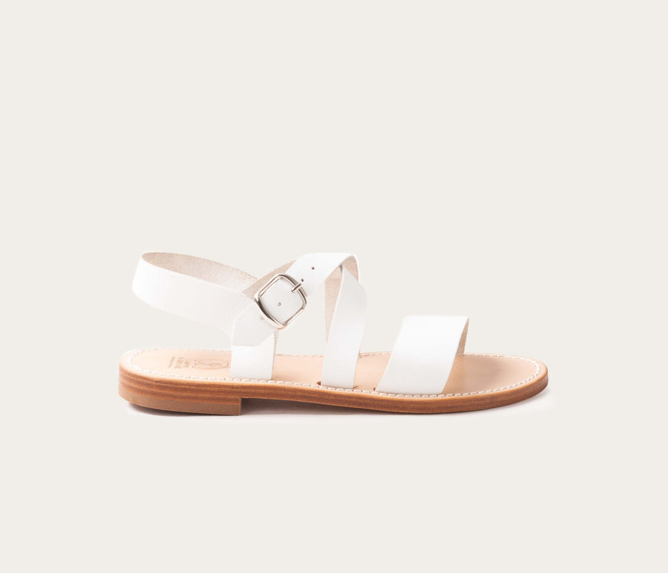 sandale en cuir blanc - sandale femme - nu pieds blanc femme - nu pied en cuir - la botte gardiane nu pied en cuir blanc madonna - nu pied brides réglable blanc vue profil- sandale femme en cuir brides - made in france - sandale camarguaise, cuir gras français blanc tannerie Haas, la botte gardiane modèle Madonna blanc