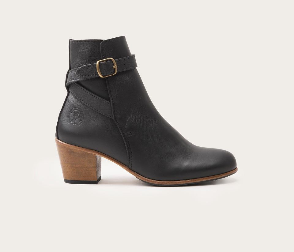 bottine à talon femme - bottine femme en cuir à talon - bottine femme cuir souple noir - bottine femme camarguaise - bottine femme en cuir souple noir avec bride - bottine à talon femme la botte gardiane - bottine jaipur femme en cuir souple noir - fabriqué en france - bottine lanière femme en cuir souple - EPV atelier aigues-vives