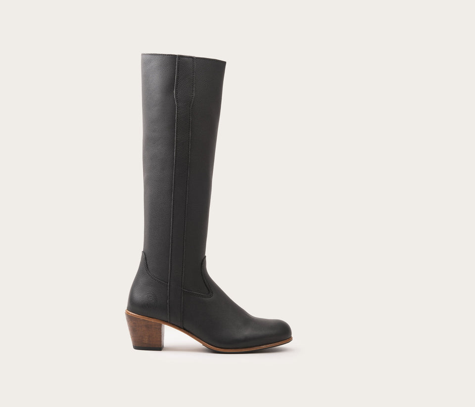 botte haute en cuir souple à talon - botte haute noire femme - botte haute à talon en cuir noir souple femme - botte femme noir en cuir français - botte camarguaises hautes femme en cuir français noir - la botte gardiane modèle sally, botte zippée et à talon, botte noire à talon et avec une fermeture éclair, botte haute zippée