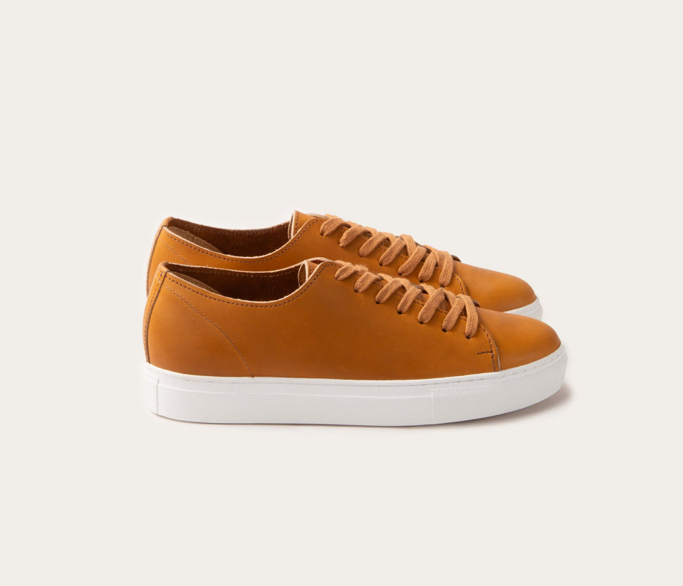 basket cuir naturel, sneakers la botte gardiane, basket cuir gras, basket made in france, basket caramel, basket epurée, sneakers luxe,  Chaussures Made in France,  Sneakers Fabriquées en France