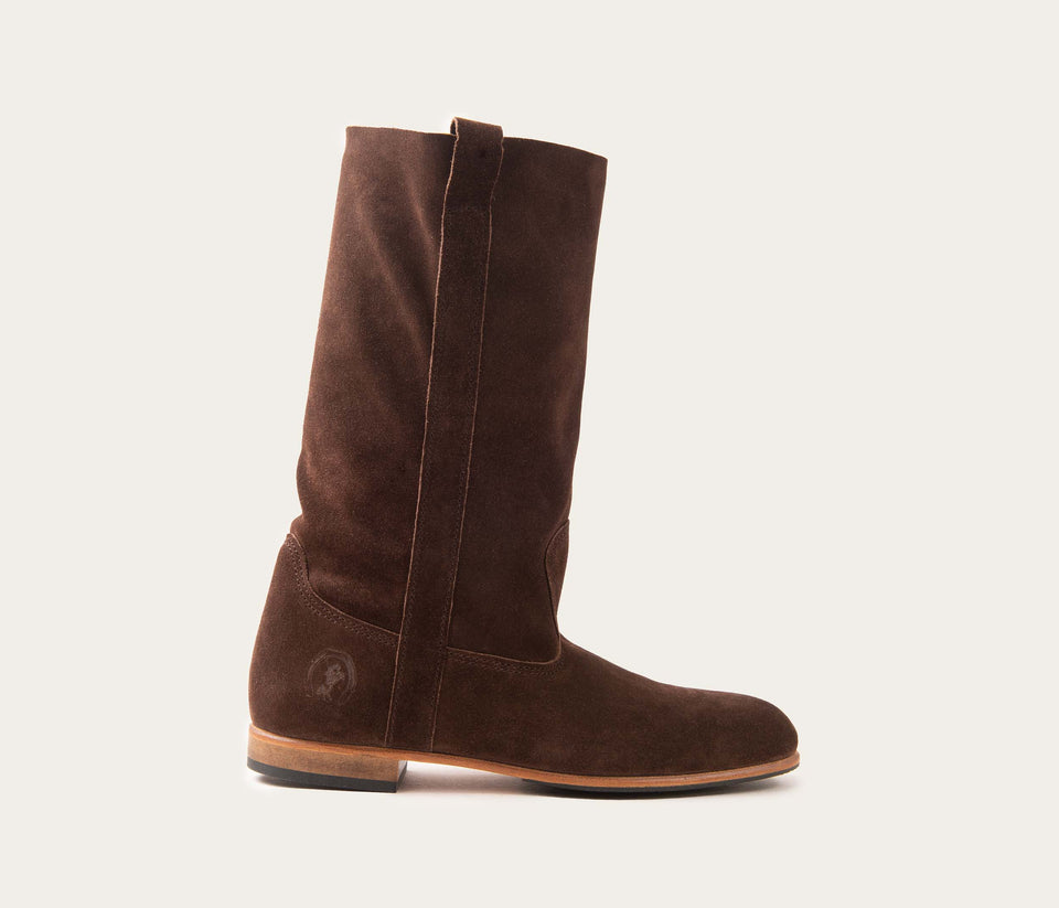 botte en cuir, botte artisanale, botte en cuir velours, botte femme en cuir daim, botte française, botte camarguaise en cuir velours, botte couleur chocolat, botte en daim marron, botte velours chocolat