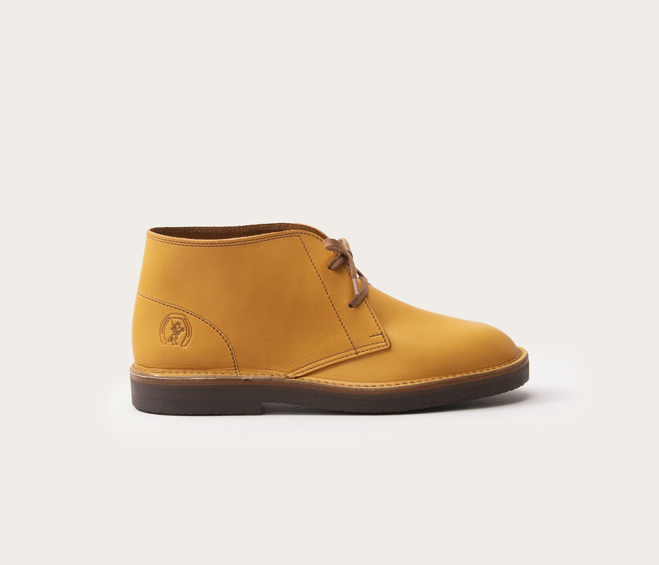 chaussure camargue naturel vue de profil - paire camarguaise en cuir naturel - paire camarguaise à lacets pour homme - chaussure à lacets -cuir naturel - paire de chaussure à lacets pour homme